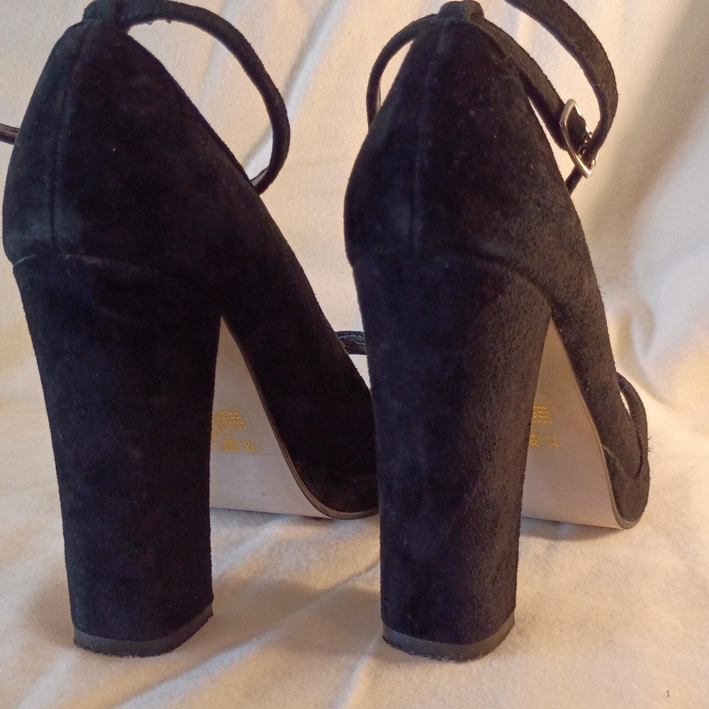 Velvet Heels - Picture 4 of 5